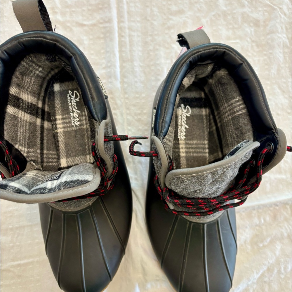 New with Tags! Skechers Black and Gray Winter Boots with Waterproof Base - Picture 4 of 9